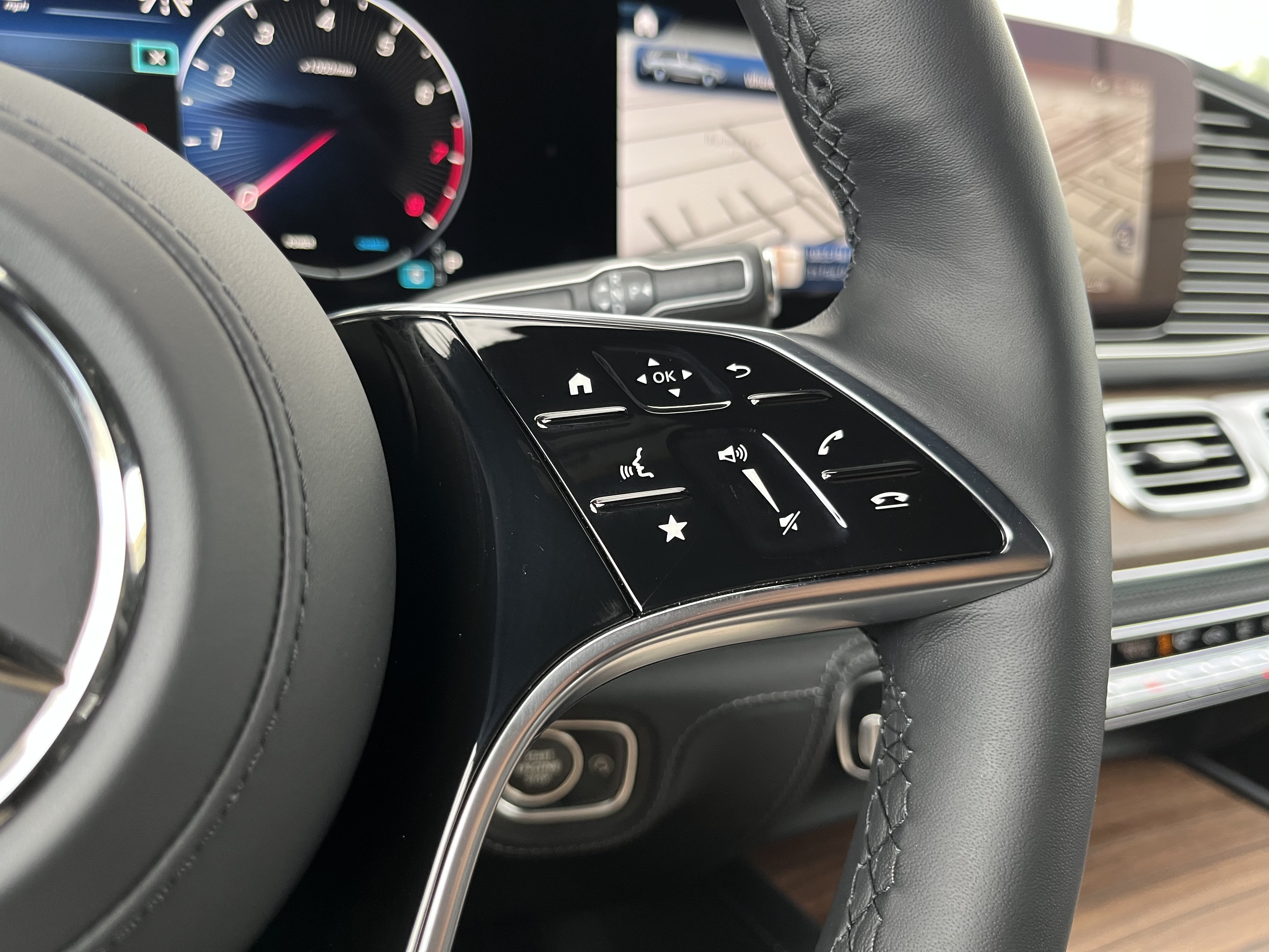 New 2026 Selenite Grey Metallic Mercedes-Benz Maybach GLS 600 image 55