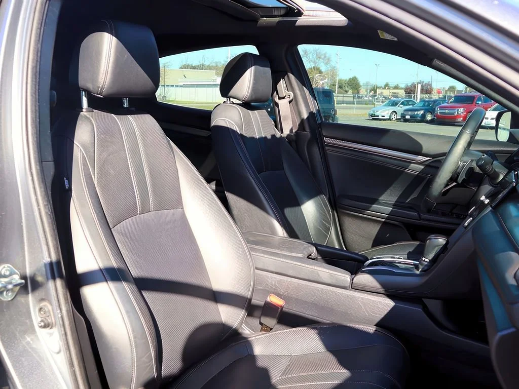 2019 Honda Civic Hatchback Sport Touring - Photo 21