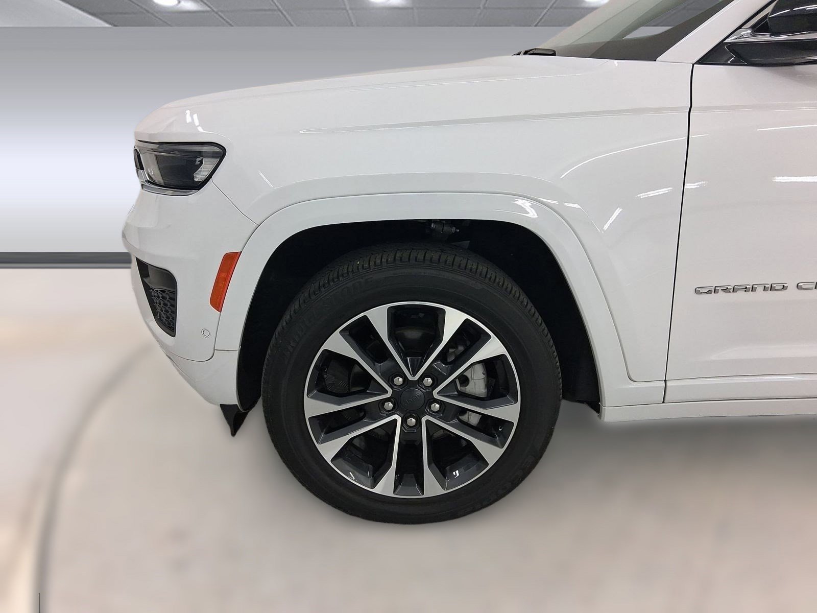 2023 Jeep Grand Cherokee Overland - Photo 11