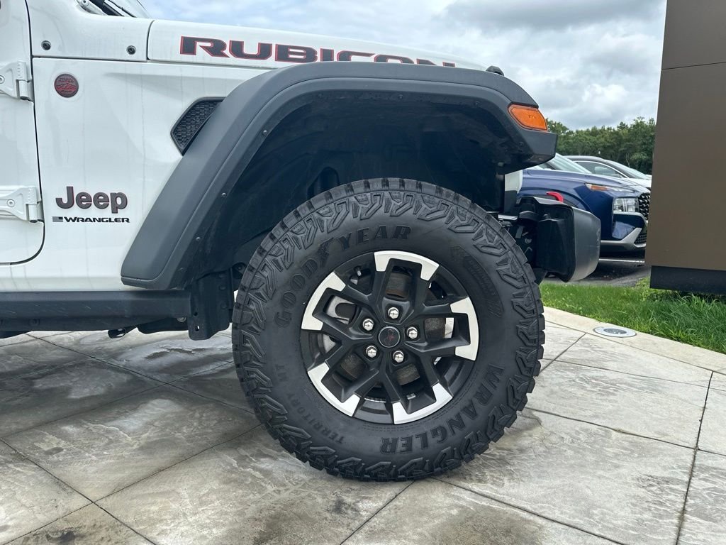 Used 2025 White Jeep Rubicon image 6