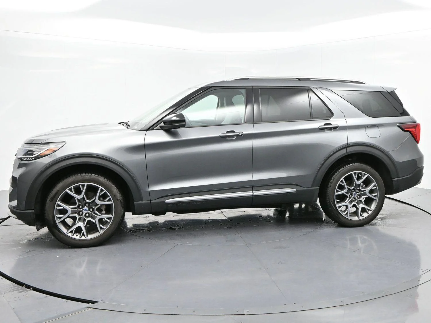 Used 2025 Carbonized Gray Ford Platinum image 4