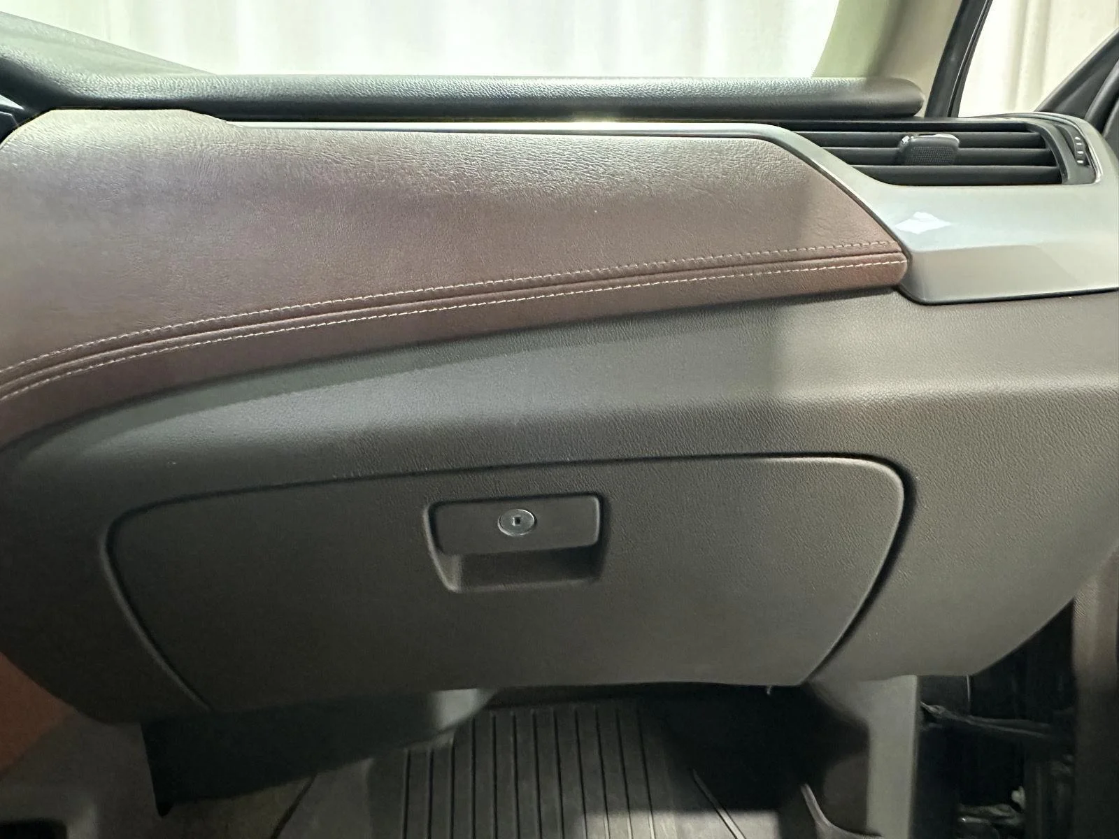 Used 2018 TUNGSTEN METALLIC Chevrolet Premier image 29