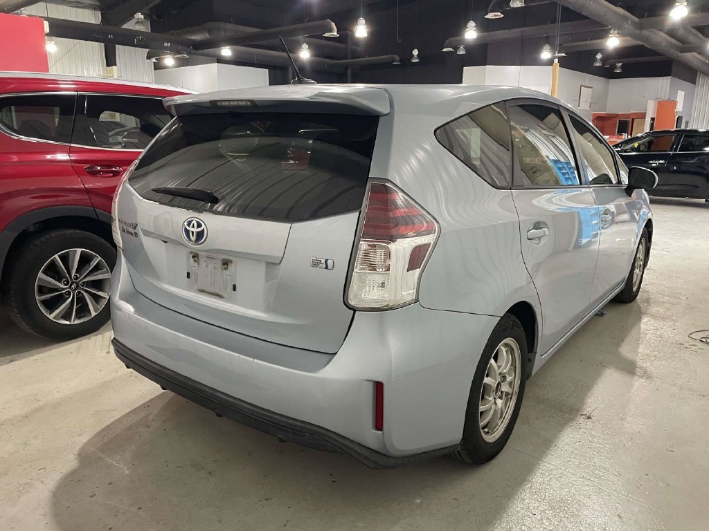 Used 2015 Blue Toyota Three image 6
