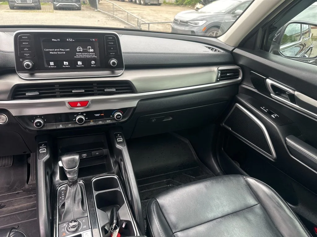Used 2020 Black Kia S image 26