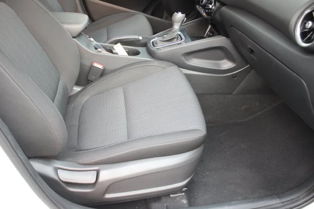Used 2023 White Hyundai SEL image 29