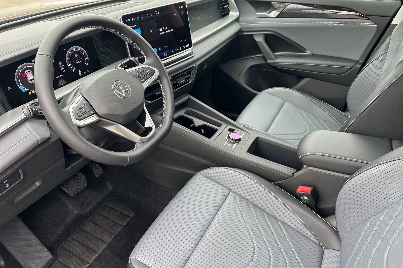 New 2026 Deep Black Pearl Volkswagen 2.0T SE image 10