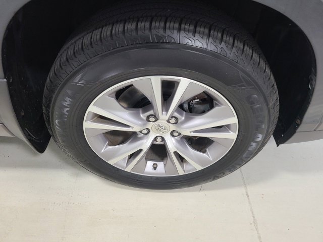Used 2015 Predawn Gray Mica Toyota XLE image 40
