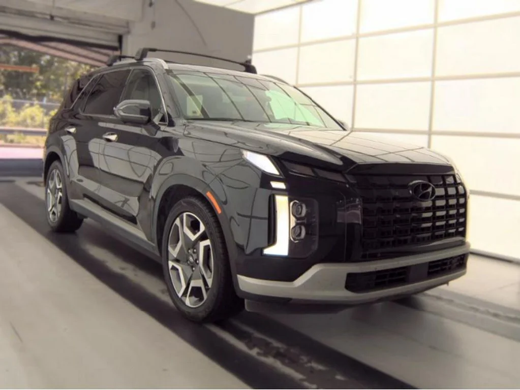 Used 2023 Moonlight Hyundai Limited image 4