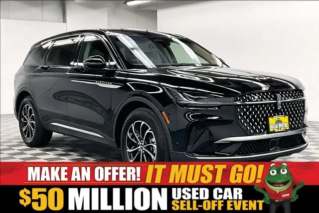 Used 2024 Infinite Black Metallic Clearcoat Lincoln Premiere image 1