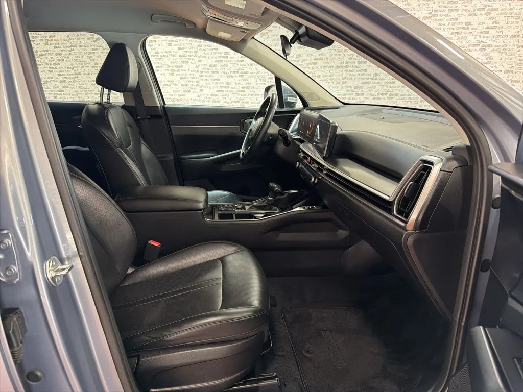 Used 2024 Silver Kia S image 11