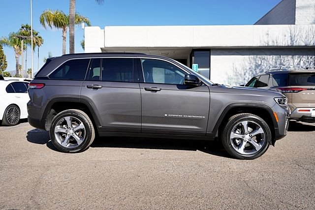 New 2026 Baltic Gray Metallic Clear-Coat Exterior Paint Jeep Limited image 7