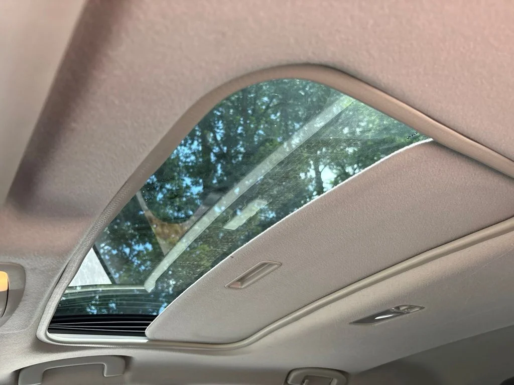 Used 2012 Silver Nissan SL image 25
