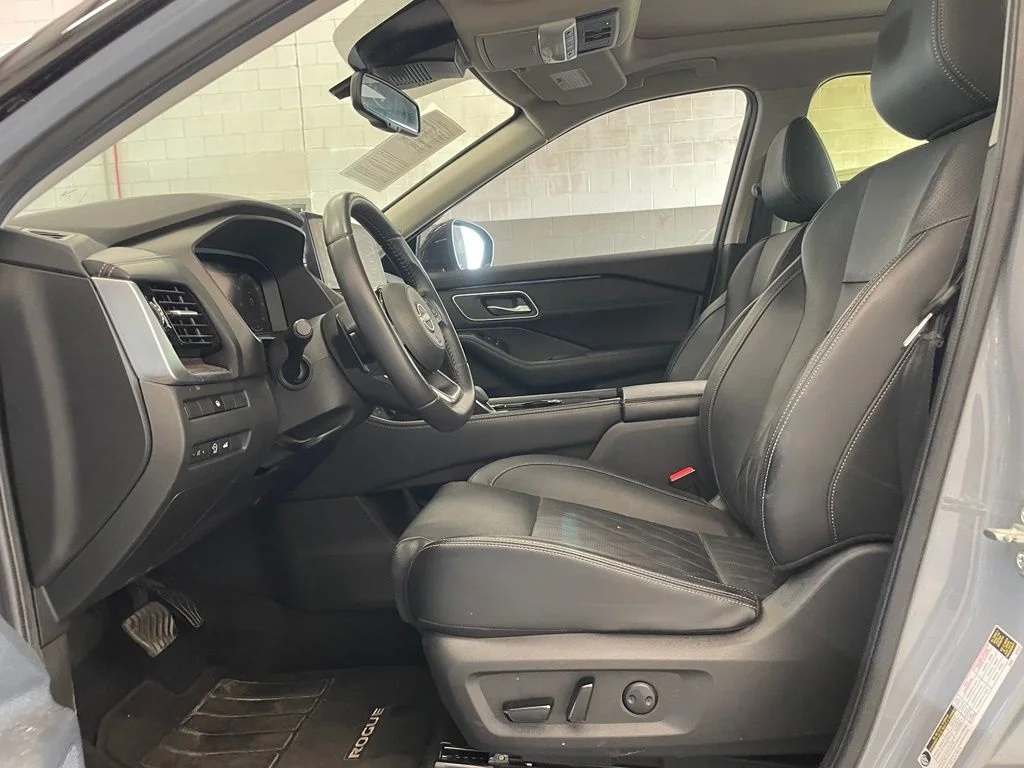 Used 2024 Gray Nissan Platinum image 10