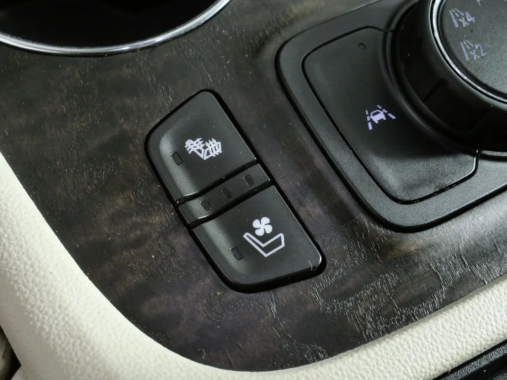 Used 2020 White GMC Denali image 19