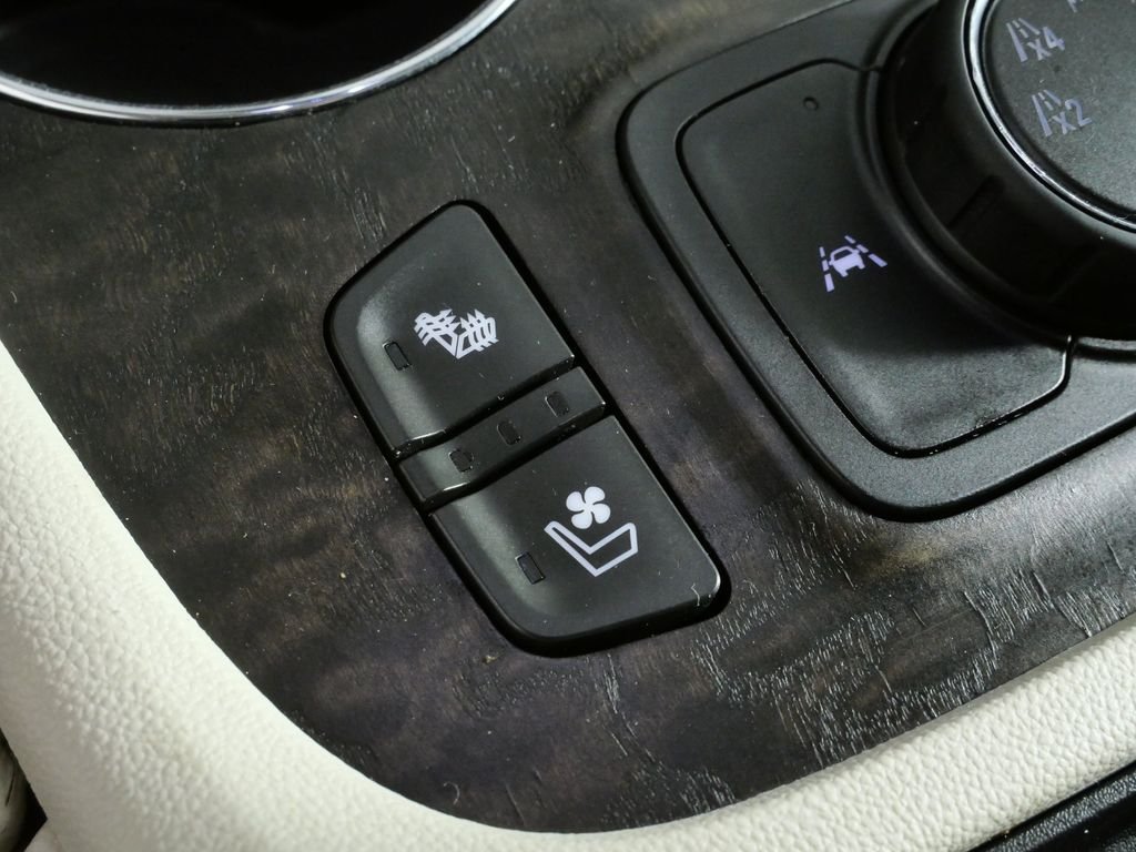 Used 2020 White GMC Denali image 19
