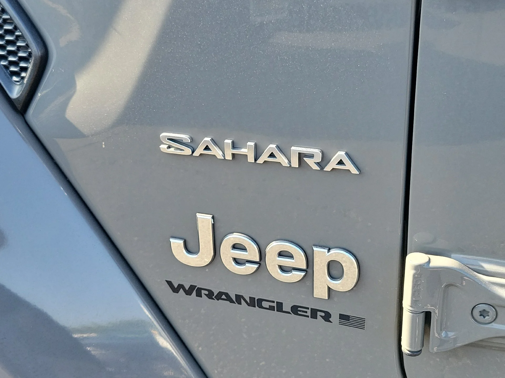 Used 2023 Gray Jeep Sahara image 27