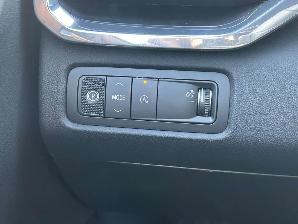 New 2027 Sterling Metallic GMC Elevation image 25
