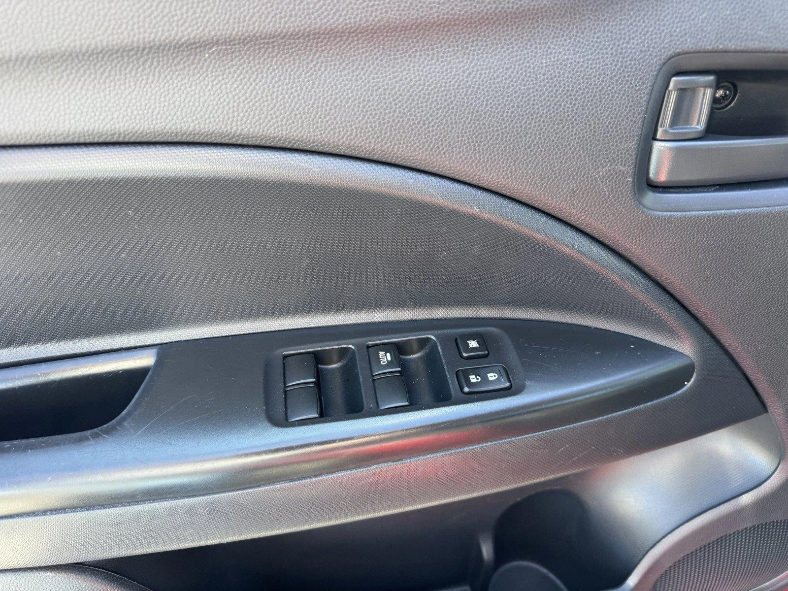 Used 2024  Mitsubishi ES image 18