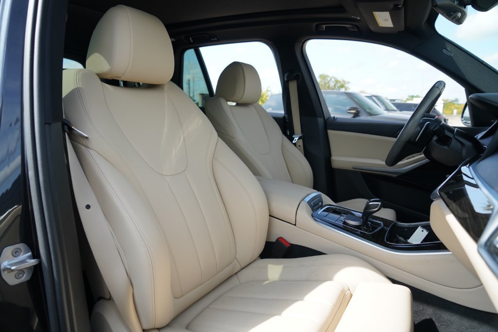 Used 2020 Dark Graphite BMW sDrive40i image 25