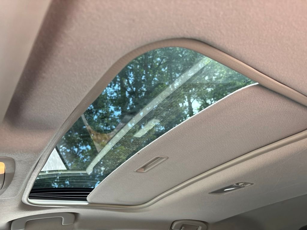 Used 2012 Silver Nissan SL image 25