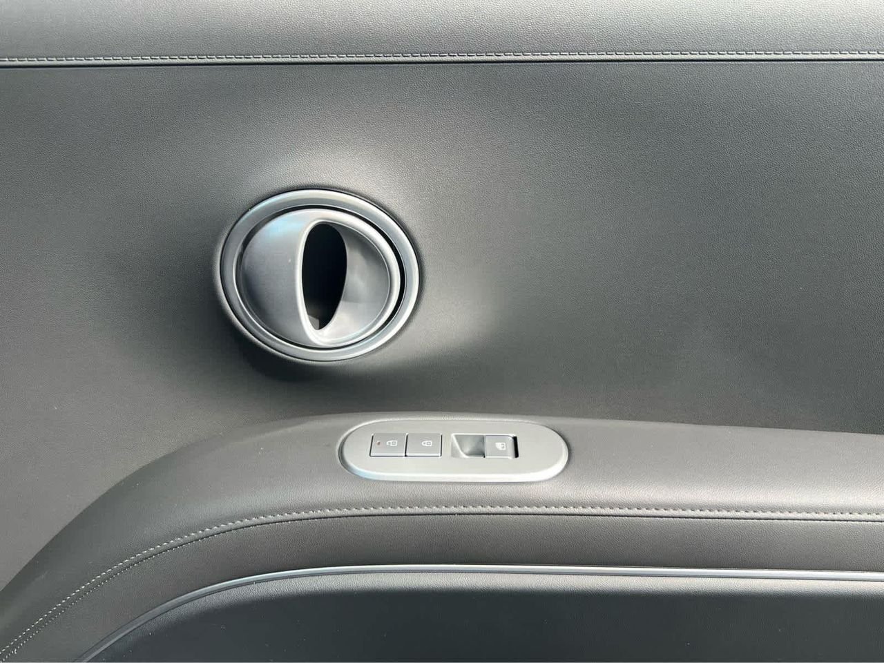 New 2026 Creamy White Pearl Hyundai SEL 8P image 19