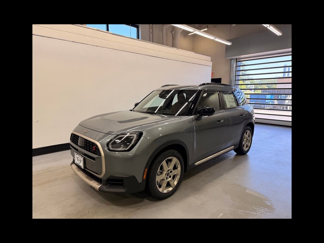 New 2027 Smokey Green Metallic MINI SIGNATURE PLUS image 1