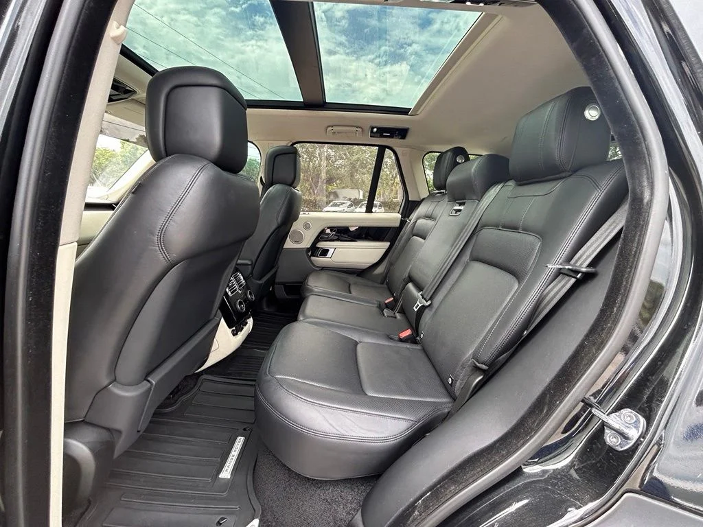 Used 2020 Santorini Black Land Rover HSE image 31