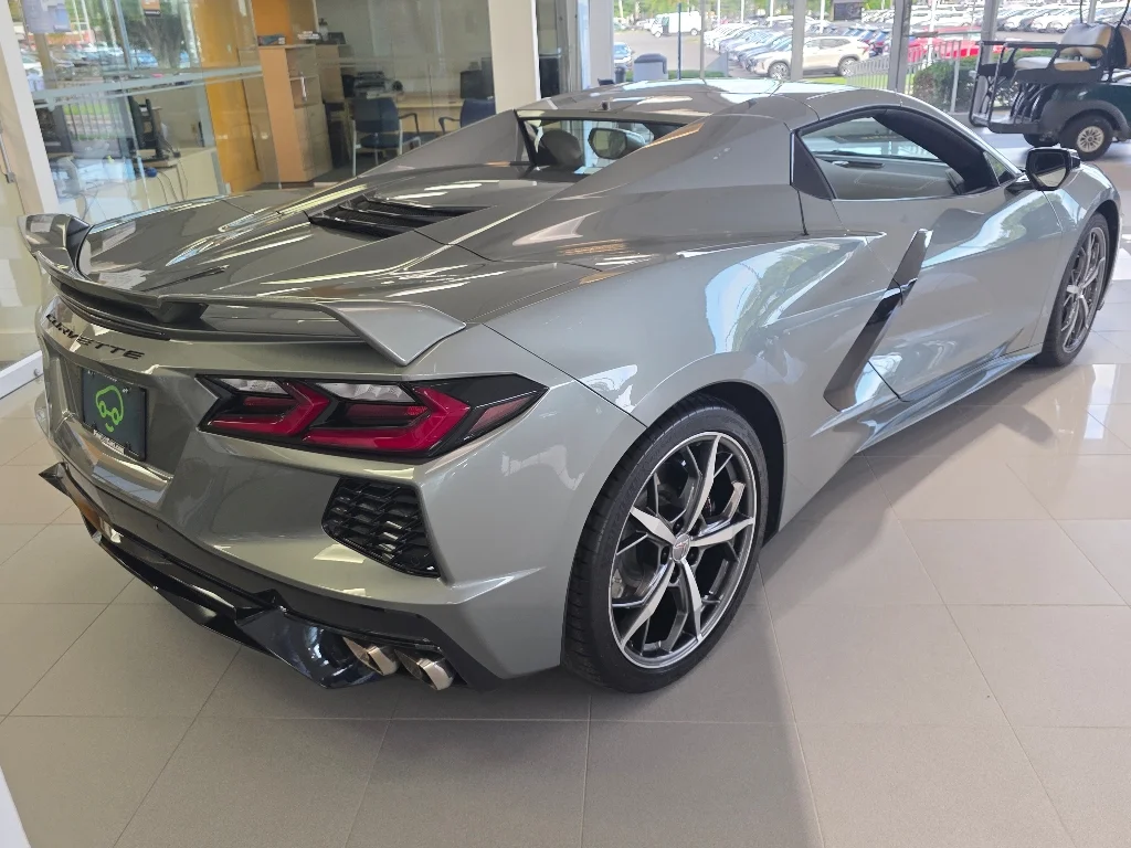 Used 2022 Hypersonic Gray Metallic Chevrolet Stingray image 18