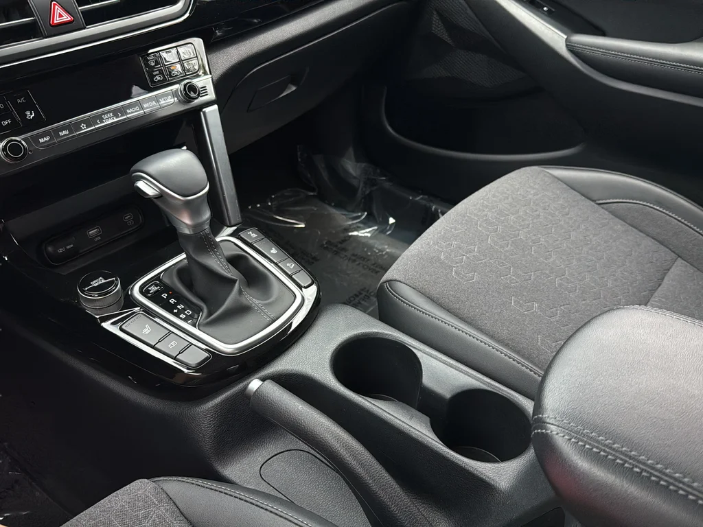 Used 2024 Snow White Pearl Kia S image 15
