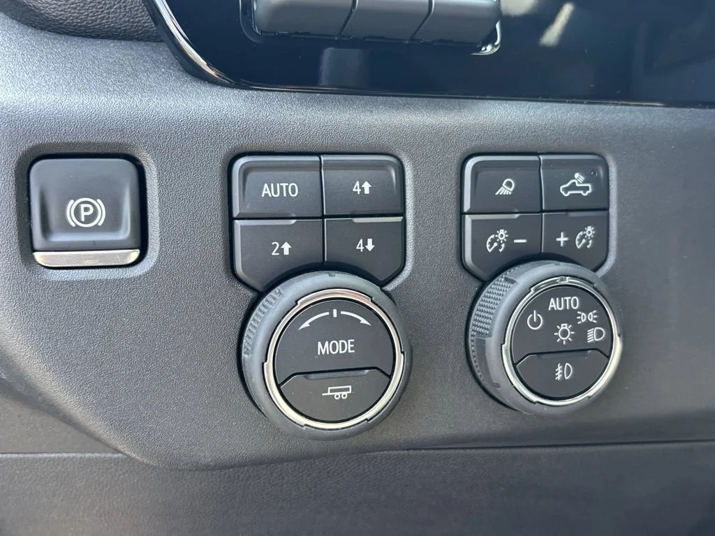 Used 2025 Black Chevrolet ZR2 image 26