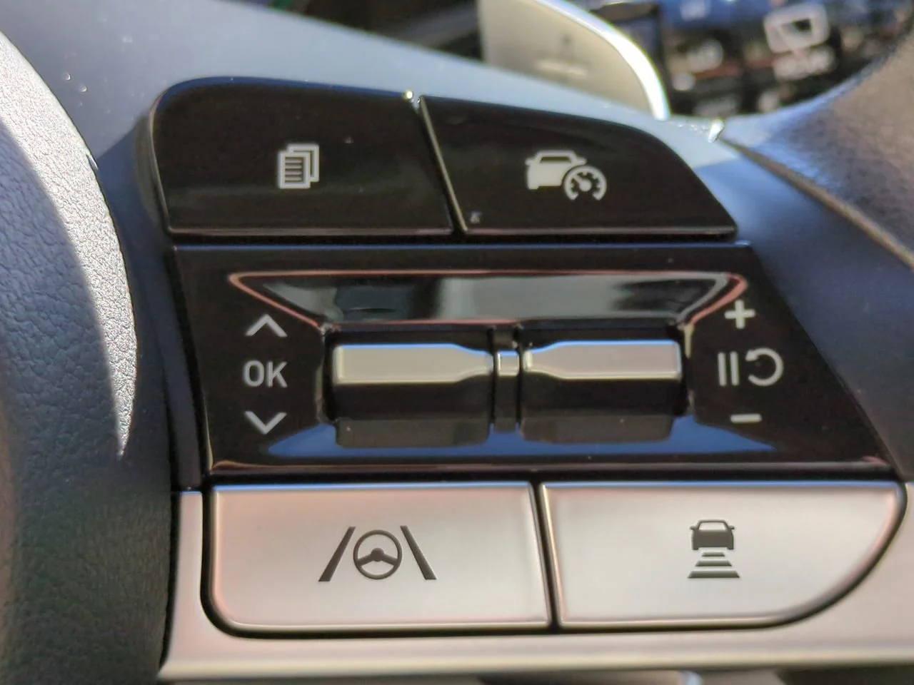 Used 2022 Phantom Black Hyundai Blue image 21