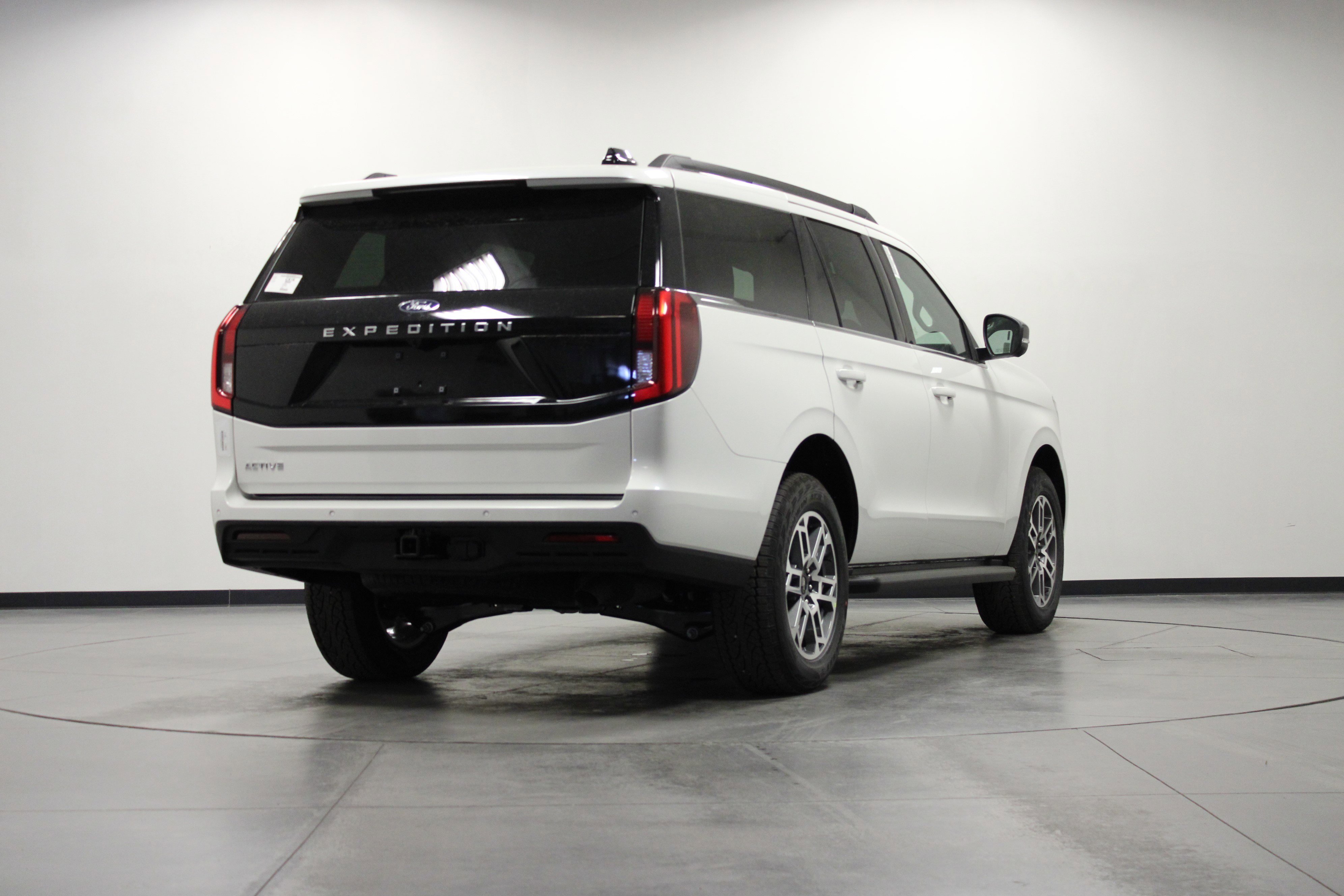 New 2026 Star White Metallic Tri-Coat Ford Active image 4
