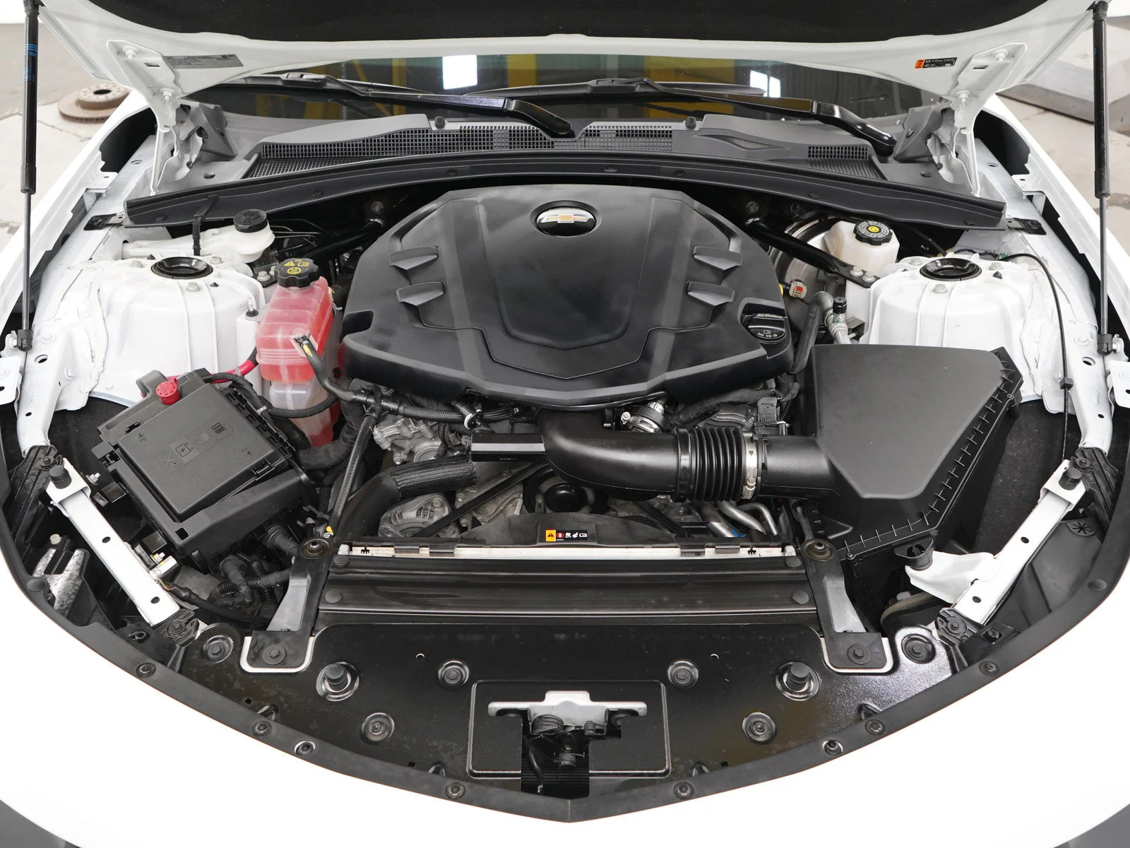 Used 2024 Summit White Chevrolet 2LT image 31