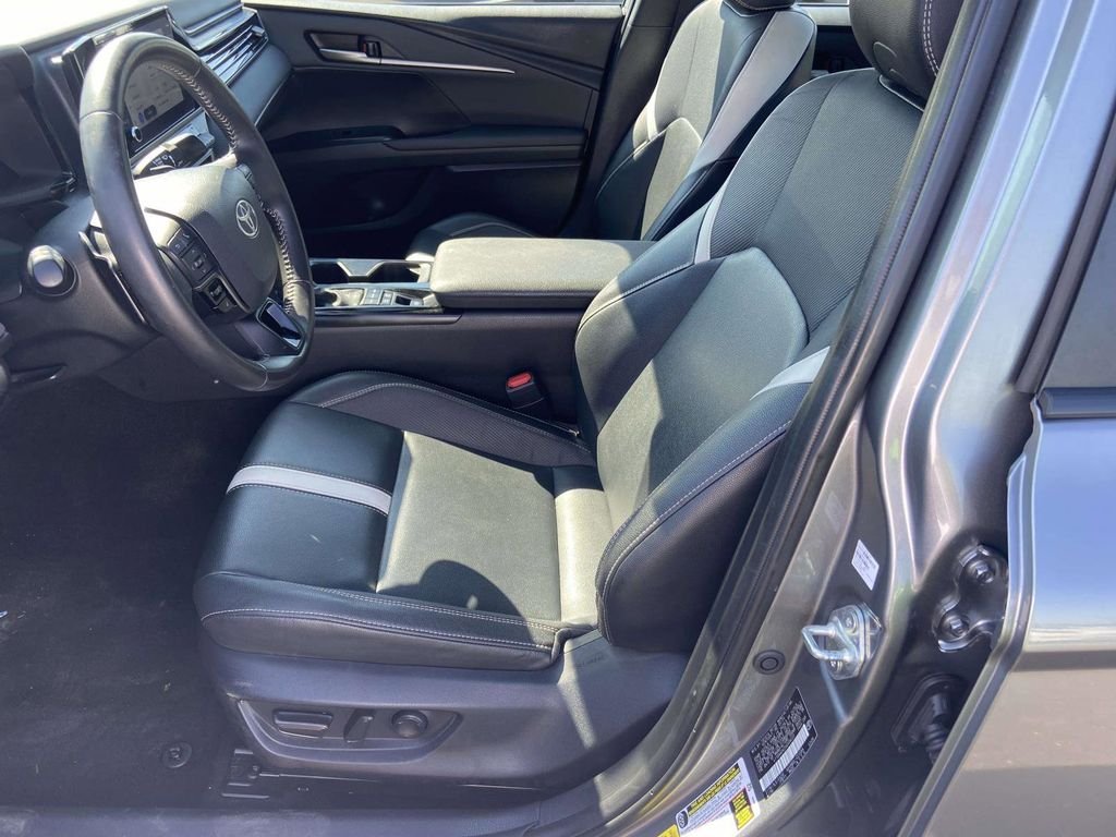 Used 2025  Toyota SE image 9