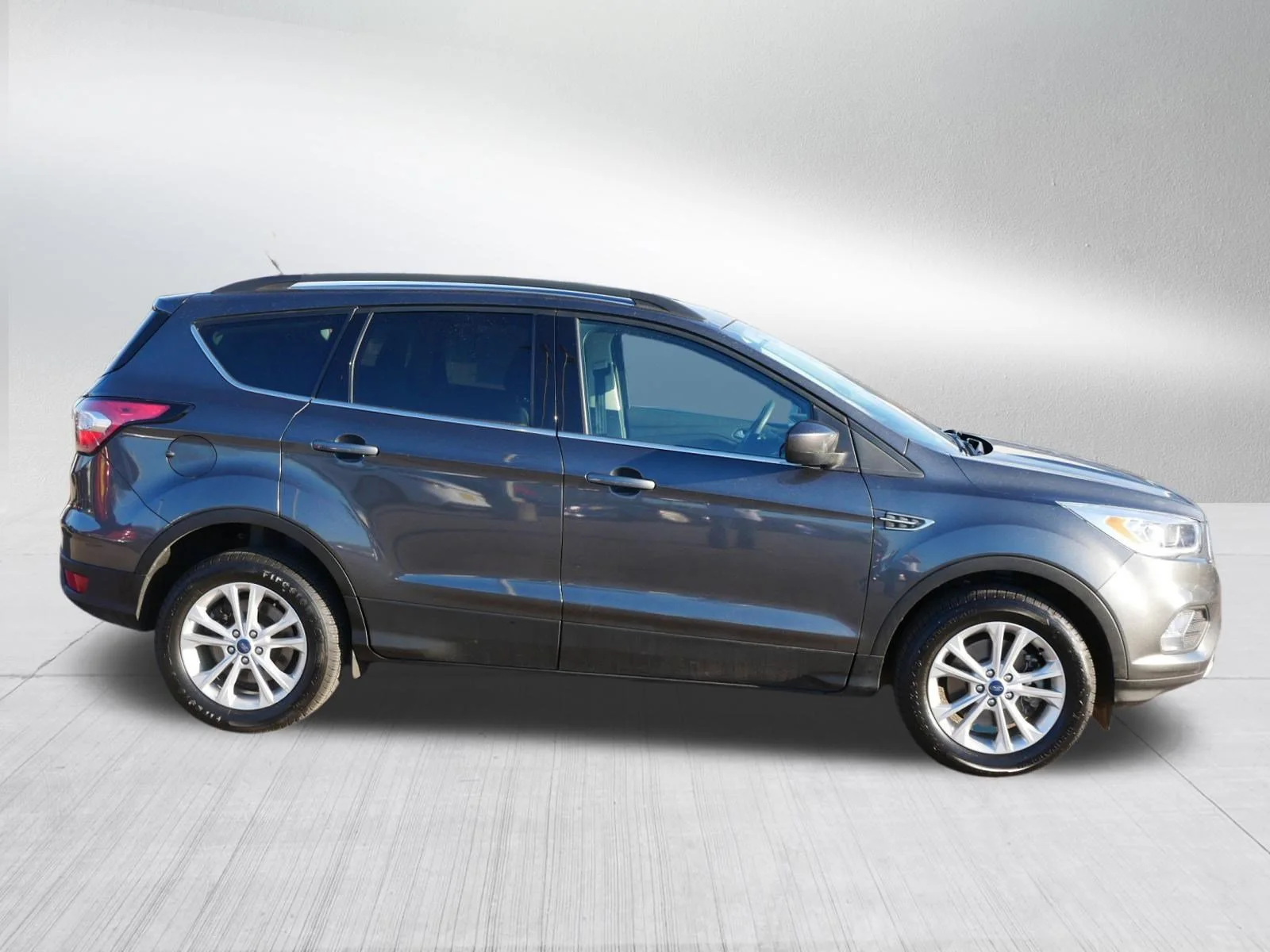 Used 2017 Magnetic Ford SE image 8