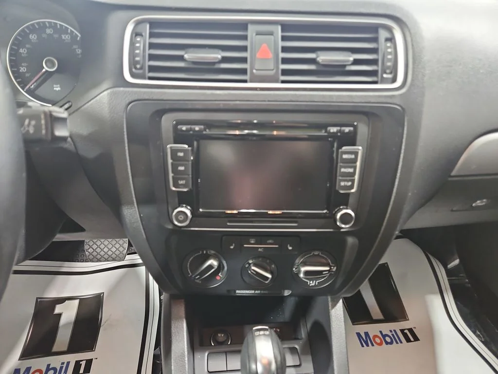 Used 2012 Silver Volkswagen TDI image 18