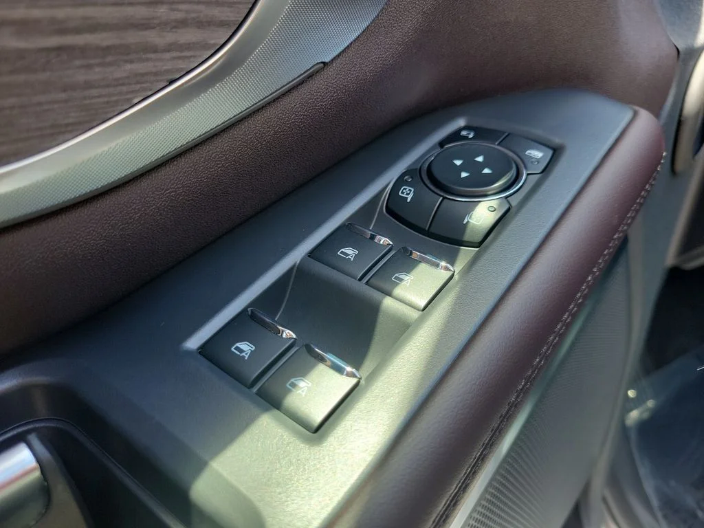 New 2026 Glacier Gray Metallic Tri-Coat Ford Platinum® image 16