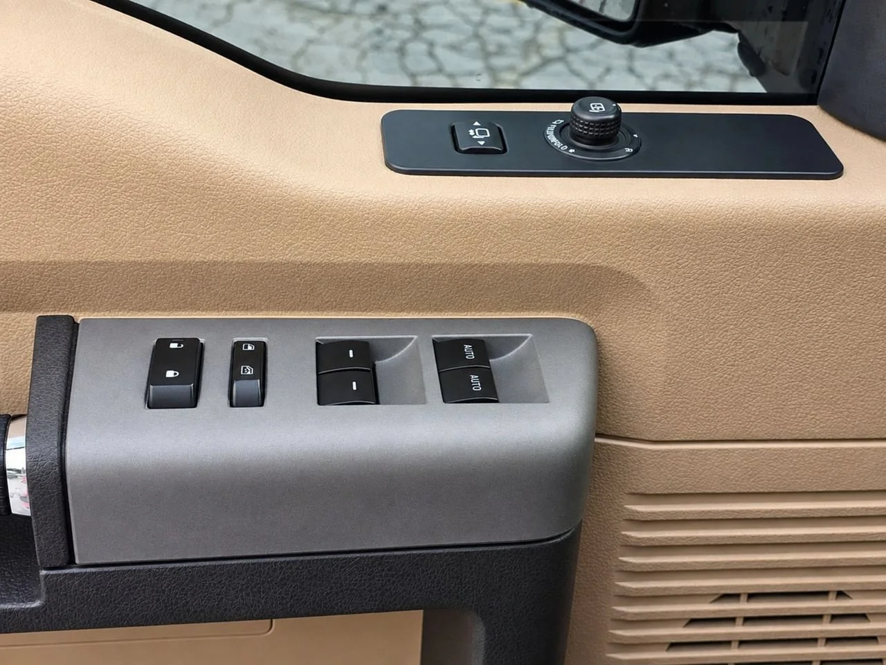 Used 2016 Caribou Ford  image 16
