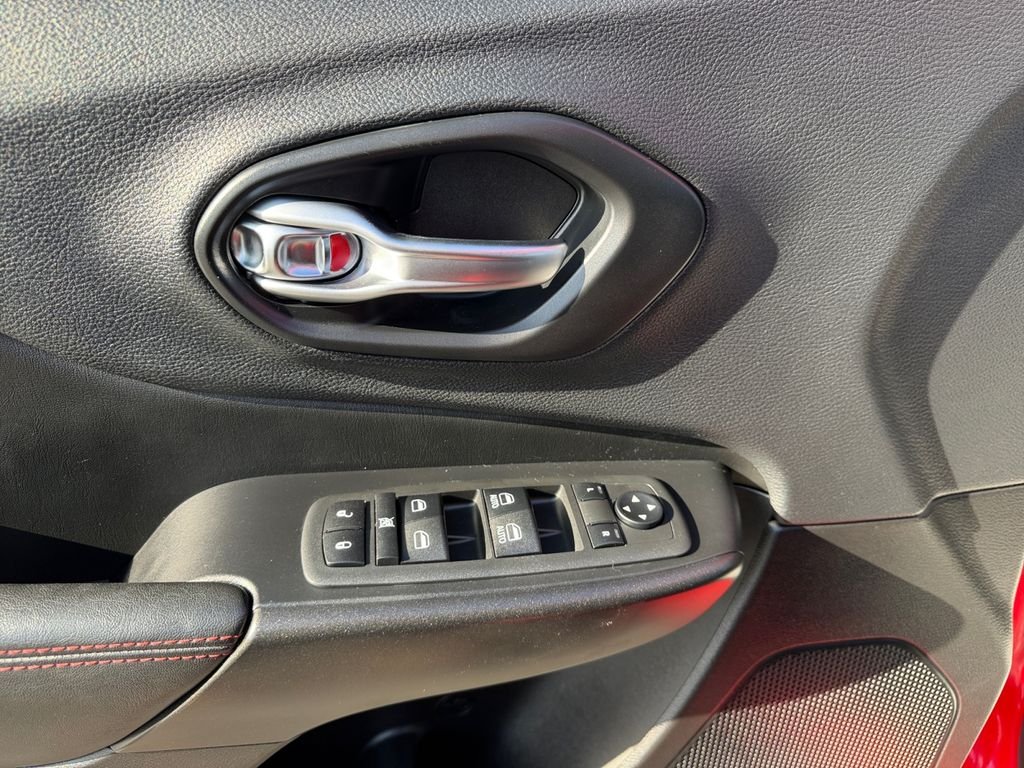 Used 2019 Red Jeep Trailhawk image 11