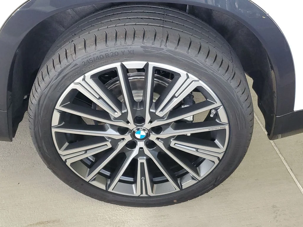 New 2026 Alpine White BMW xDrive28i image 5