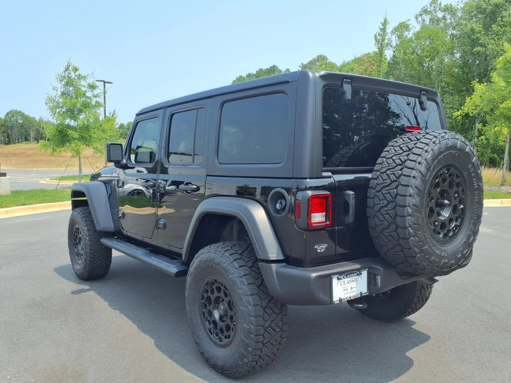 Used 2025 Black Clearcoat Jeep Sport S image 17
