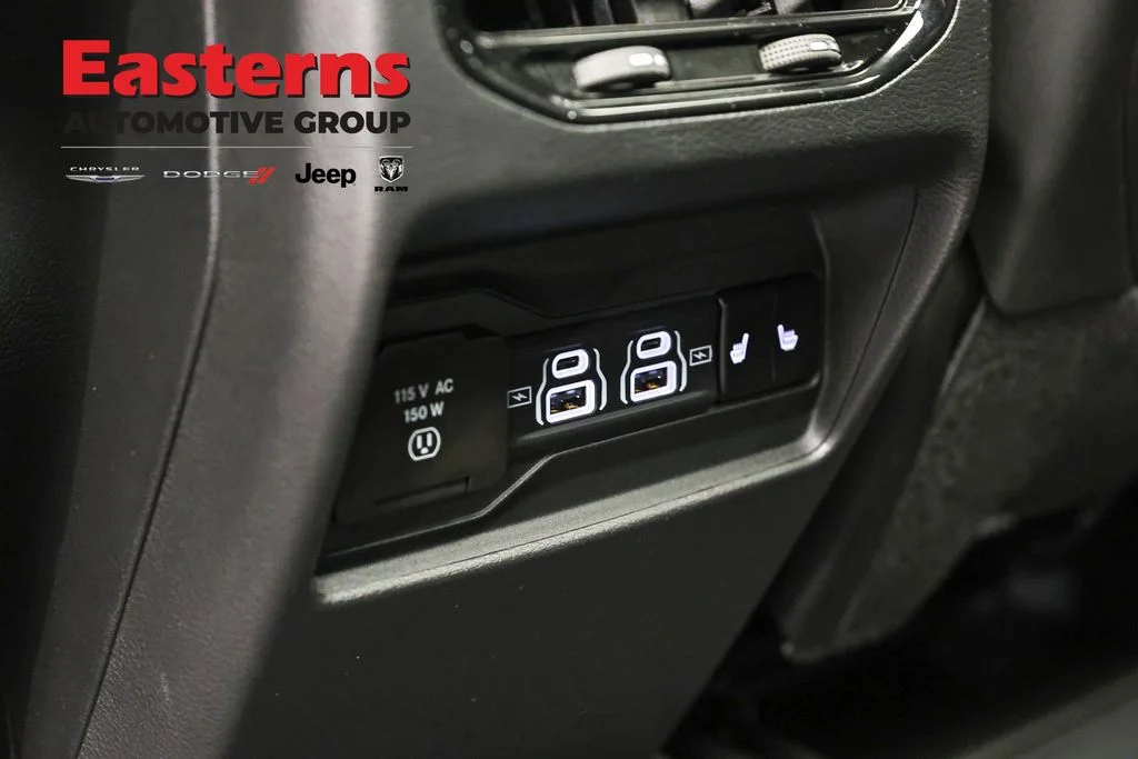 Used 2025 White Jeep Limited image 23