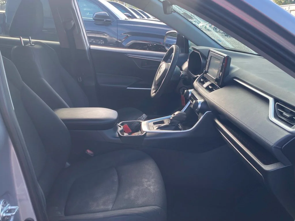 Used 2019 Silver Toyota LE image 17