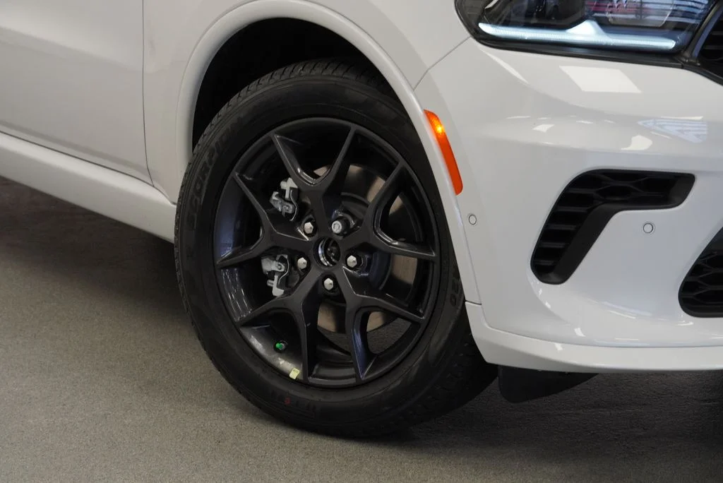New 2026 White Knuckle Clear-Coat Exterior Paint Dodge GT Plus HEMI V8 image 4