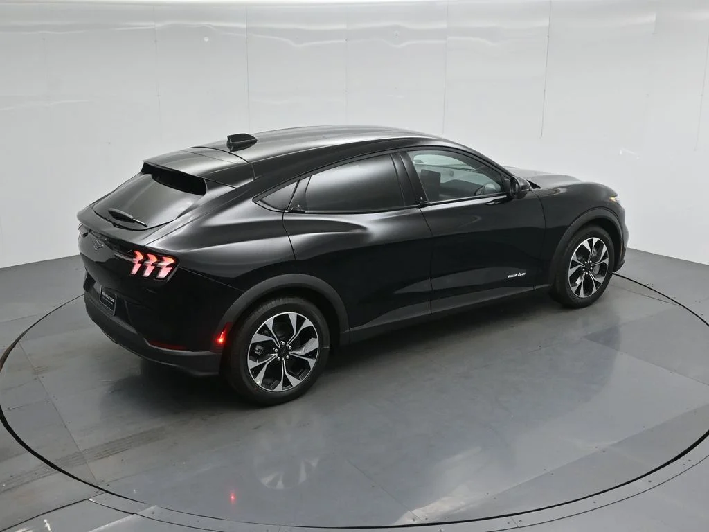 New 2026 Shadow Black Ford Select image 38