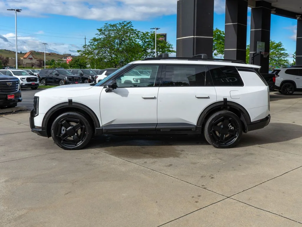 New 2027 Glacial White Pearl Kia X-LINE SX image 4