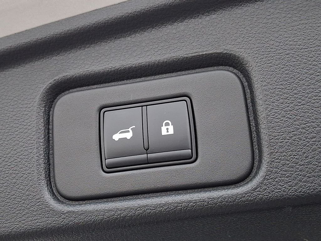 Used 2025 Silver Nissan SL image 34