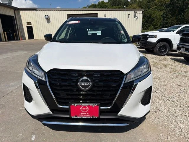 Used 2023 White Nissan SV image 8
