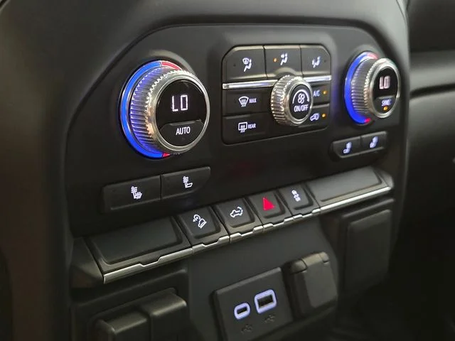 Used 2022 White GMC SLE image 22