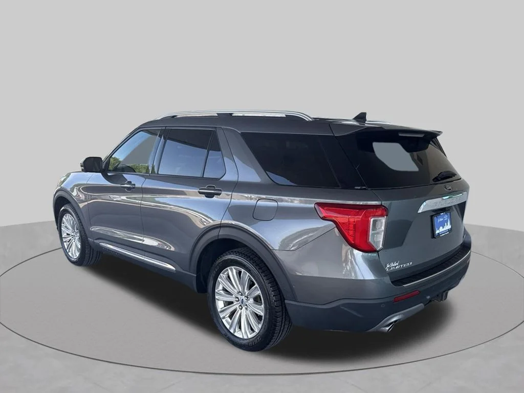 Used 2022 Gray Metallic Ford Limited image 4